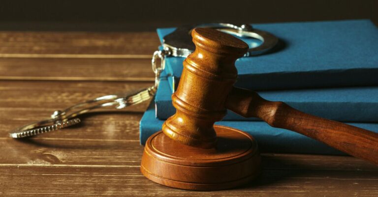 虚构物流服务骗取企业巨款 一男子被判五年监禁并赔偿27万美元
