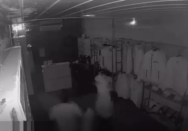 David市一服装店深夜遭窃 三名嫌犯»洗劫式»偷盗全程被监控记录