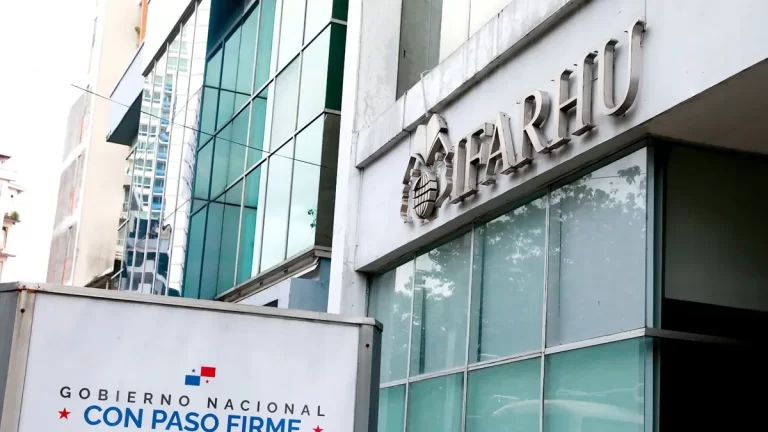 IFARHU发行50万张万事达PASE-U借记卡 仅限食品药品文具交通